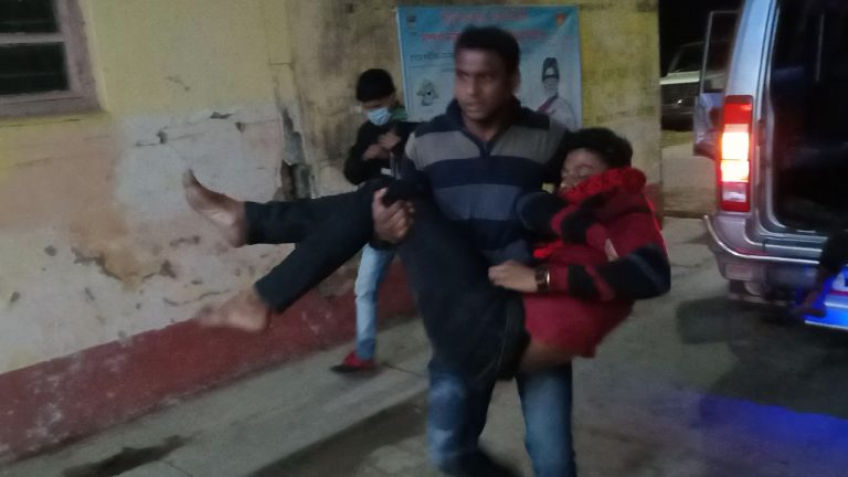 বাইক দৌরাত্ম্যের জেরে মর্মান্তিক দুর্ঘটনা আহত ৪ জন