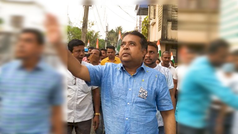 কোভিড কেড়ে নিল আরো এক প্রার্থী।
