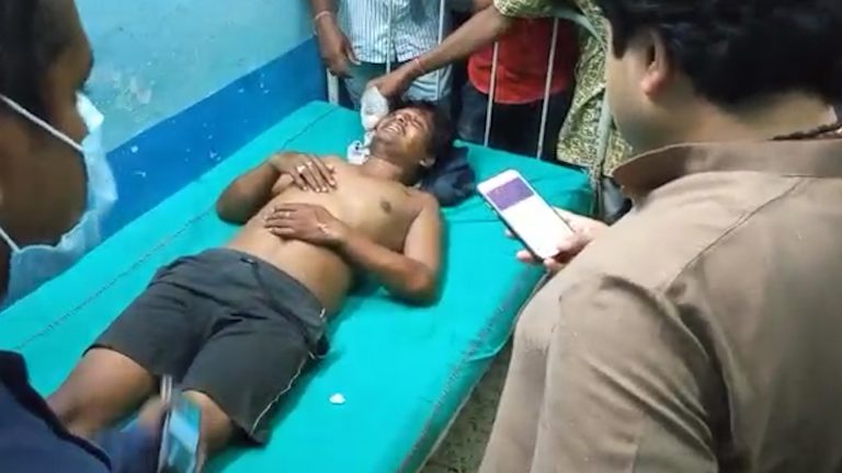 জগদ্দলে আক্রান্ত বিজেপি কর্মী।