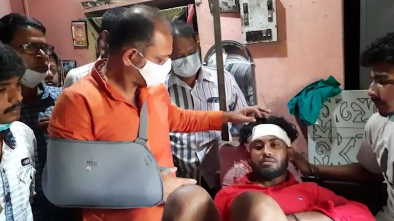 কামারহাটিতে বিজেপি কর্মীর ওপর হামলা।