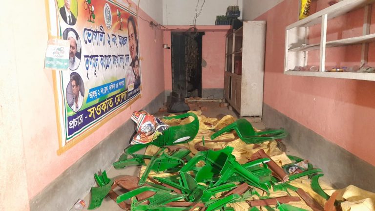 তৃণমূল কংগ্রেসের পার্টি অফিস ভাঙচুর, অভিযোগ আইএসএফের বিরুদ্ধে।