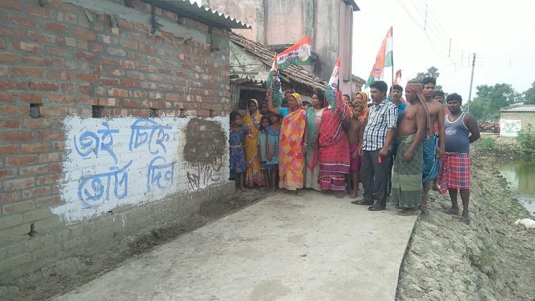 তৃণমূলের দেয়াল লিখন মুছে দেওয়ার অভিযোগ বিজেপি আশ্রিত দুষ্কৃতীদের বিরুদ্ধে। অভিযোগ অস্বীকার বিজেপির।