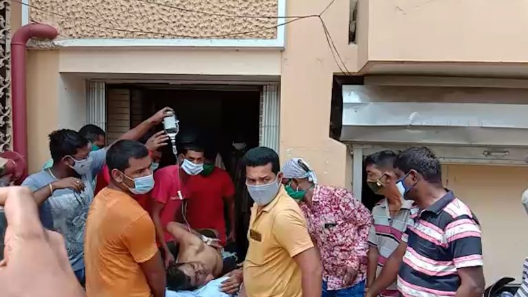 পিঠে গুলি লেগে গুরুতর জখম বাঁশবেড়িয়া পুরসভার বিদায়ী উপপুরপ্রধান আদিত্য নিয়োগী