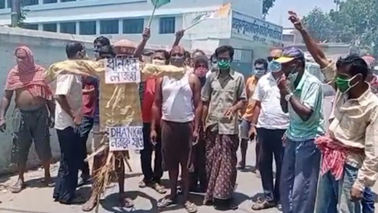 নারদা গ্রেফতারিকান্ড উত্তপ্ত বঙ্গ,সুন্দরবনে রাজ্যপালের কুশপুতুল দাহ।