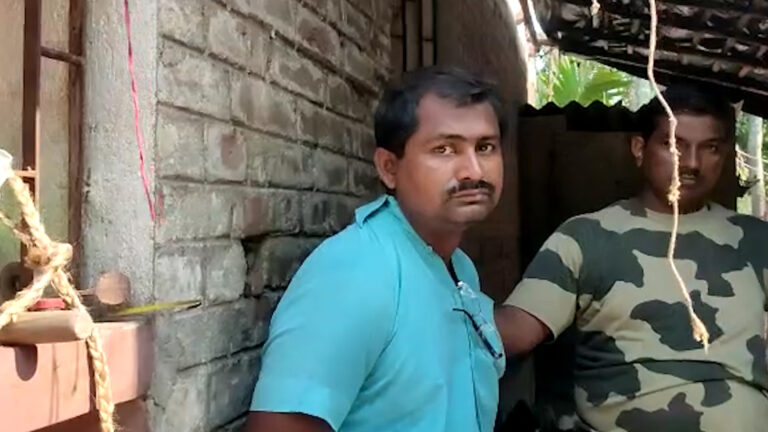 সীমান্তে উদ্ধার প্রচুর রুপার গহনা, গ্রেপ্তার ২।