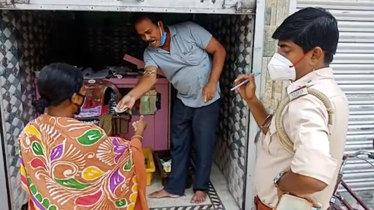 লকডাউন অমান‍্য,বহরমপুরে গ্রেফতার ৪ সবজি বিক্রেতা সহ ১৭ জন দোকানদার।