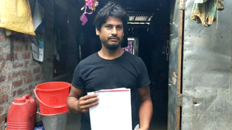 অসুস্থ মা, রিপোর্ট আনতে ৭০ কিমি সাইকেল চালিয়ে হাসপাতালে ছেলে।