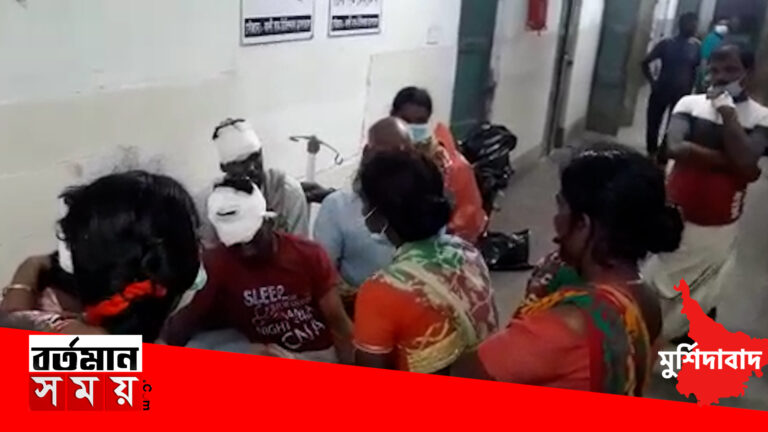 ট্রাক্টর উল্টে জখম ১২