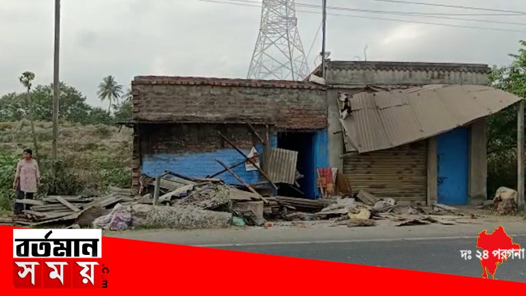 ফের গাড়ি দুর্ঘটনা বাসন্তী রাজ্য সড়কে।