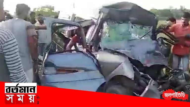 লরিতে ধাক্কা যাত্রীবাহী গাড়ির, মৃত ২, আহত ৭