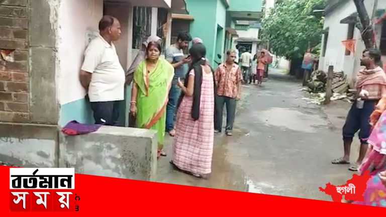 বিজেপি নেতার বাড়ির সামনে বোমাবাজি