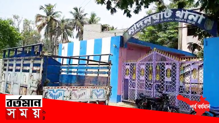 পারিবারিক অশান্তি এবং অভাবের তাড়নায় নিজের দোকানে গলায় দড়ি দিয়ে আত্মহত্যা করে