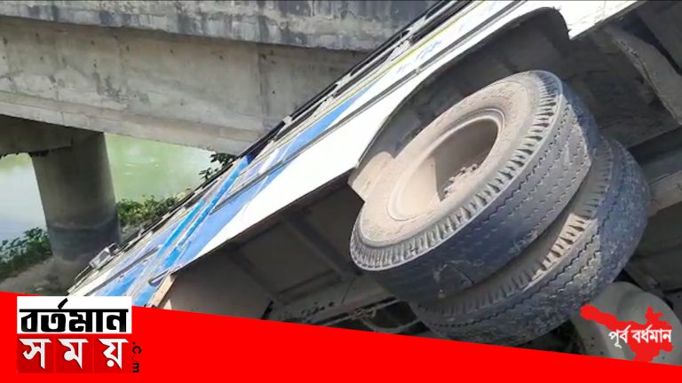 নিয়ন্ত্রণ হারিয়ে উল্টে গেল যাত্রীবাহী সরকারী বাস ,আহত ৭