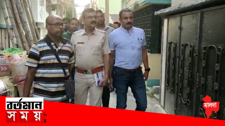 বহরমপুরে ছাত্রী খুনের ঘটনায়, মৃত ছাত্রীর বাড়িতে তদন্তকারী দল