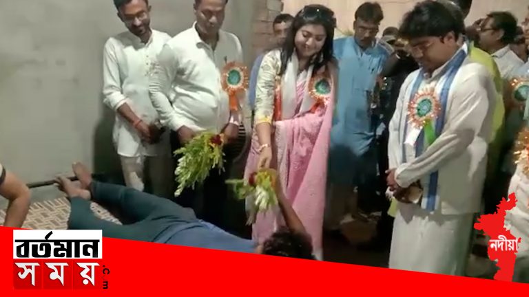 আইএনটিটিইউসি রক্তদান শিবিরে তৃণমূলের এক ঝাঁক শীর্ষ নেতৃত্ব সহ বাংলা সিরিয়ালের স্বনামধন্য অভিনেত্রী শ্রীময়ী চট্টরাজ।