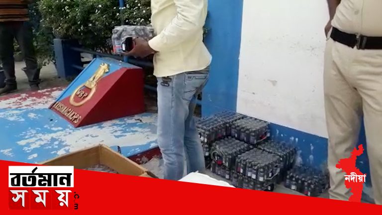 আম সরবরাহকারী গাড়ির মধ্যে থেকে উদ্ধার কয়েক লক্ষ টাকার নিষিদ্ধ কাশির সিরাপ, আটক গাড়িসহ চালক।