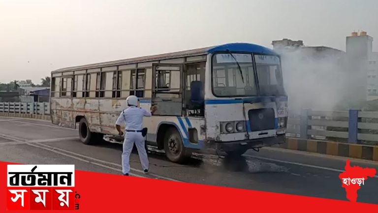 সাঁতরাগাছি ব্রিজের ওপর সরকারি বাসে ভয়াবহ আগুন