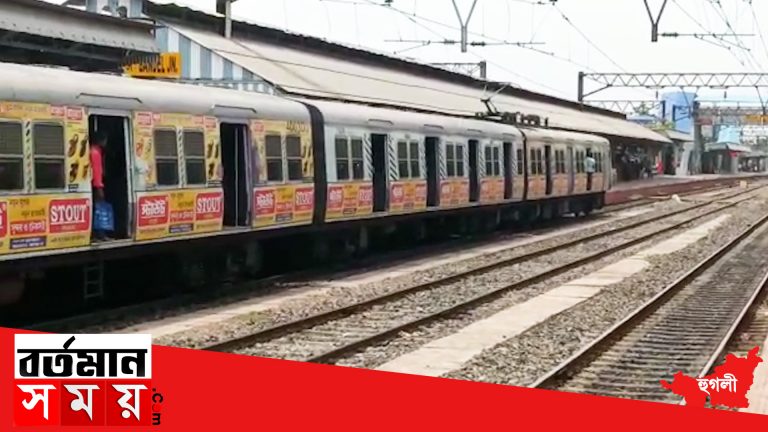 তিনদিন বন্ধ থাকার পর ট্রেন চলাচল শুরু হল ব্যান্ডেল স্টেশন দিয়ে।