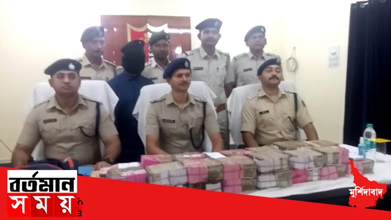 ভোল্ট থেকে ৭২ লক্ষ টাকা চুরি, তারপর প্লানিং করে আগুন! গ্রেপ্তার ব্যাঙ্কের স্টাফ