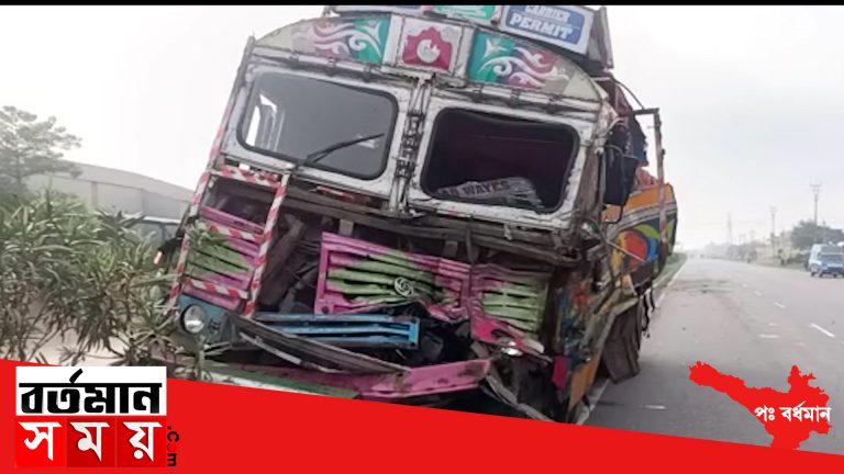 কাঁকসার সড়ক দুর্ঘটনায় আহত হল লরির চালক ও খালাসী।