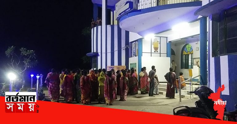 সিবিআইয়ের বিরুদ্ধে থানায় শান্তিপুরের প্রমোদপল্লী।