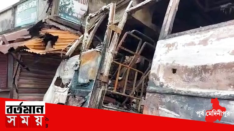 শর্ট সার্কিটে যাত্রী বোঝাই পুরো বাস ভস্মীভূত