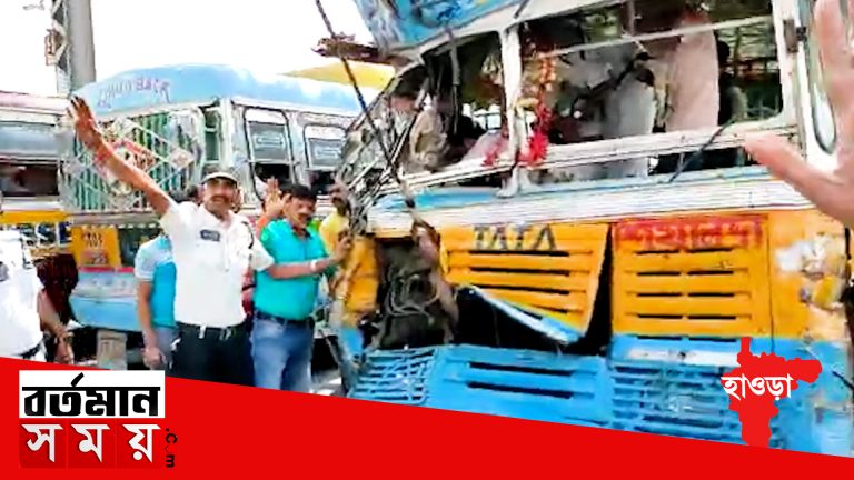 রেষারেষি করতে গিয়ে দুটি বাসে মুখোমুখি ধাক্কা ।