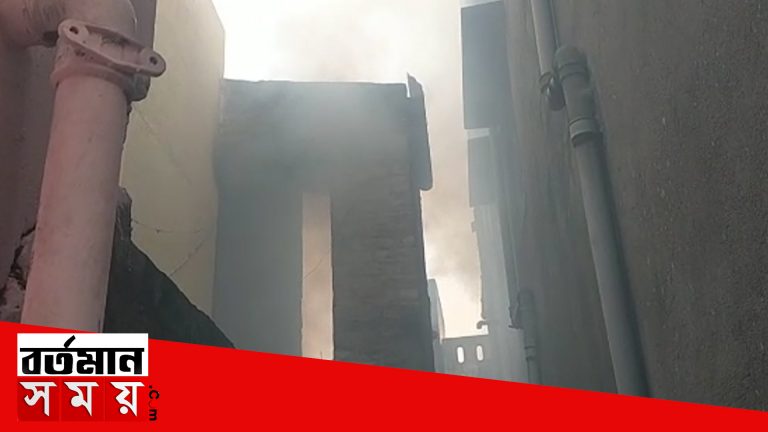 পারিবারিক অশান্তির জেরে গায়ে পেট্রোল ঢেলে আত্মহত্যার চেষ্টা যুবকের।