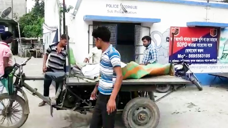 গঙ্গা থেকে এক ব্যক্তির মৃতদেহ উদ্ধার।