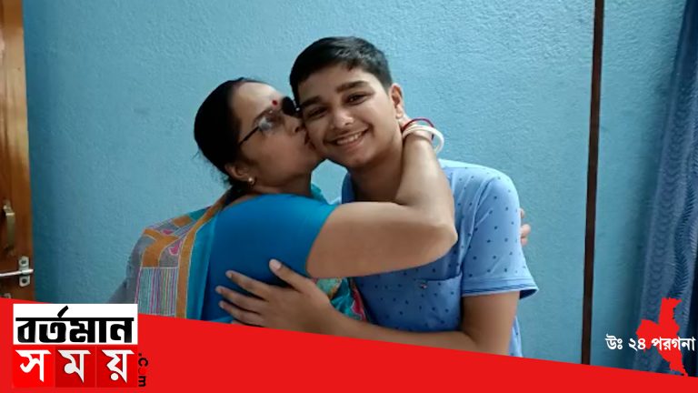 মাধ্যমিকে অষ্টম স্থান অধিকার করেছে উত্তর 24 পরগনা জেলার হাবরা প্রফুল্ল নগর হাই স্কুলের সায়ন দেবনাথ।