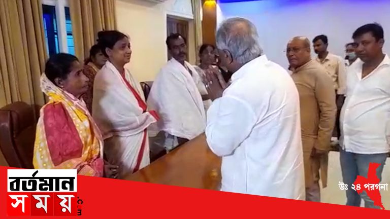 পানিহাটি দন্ড মহোৎসবের মৃত্যুর ঘটনায় মৃতদের পরিবারকে ২ লক্ষ টাকা করে দেওয়া হল রাজ্য সরকারের তরফ থেকে