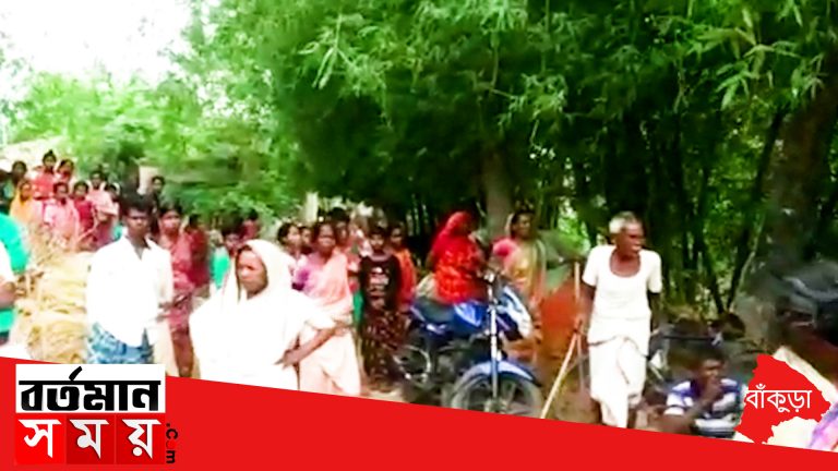 কুড়োল দিয়ে স্ত্রী কে খুন করে গলায় দড়ি দিয়ে আত্মহত্যা স্বামীর।