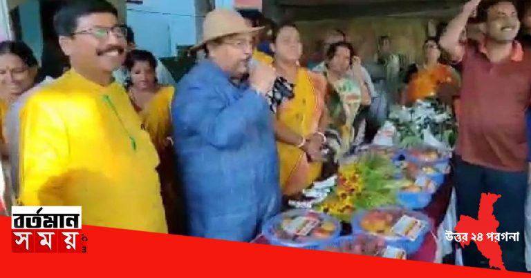 বনগাঁয় জামাইষষ্ঠী উপলক্ষ‍্যে আম-লিচুর মেলা, শাশুড়িদের ফল বিতরণ।