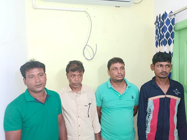 এসটিএফ এর জালে হেরোইন তৈরির কাঁচামাল সহ গ্রেফতার ৬