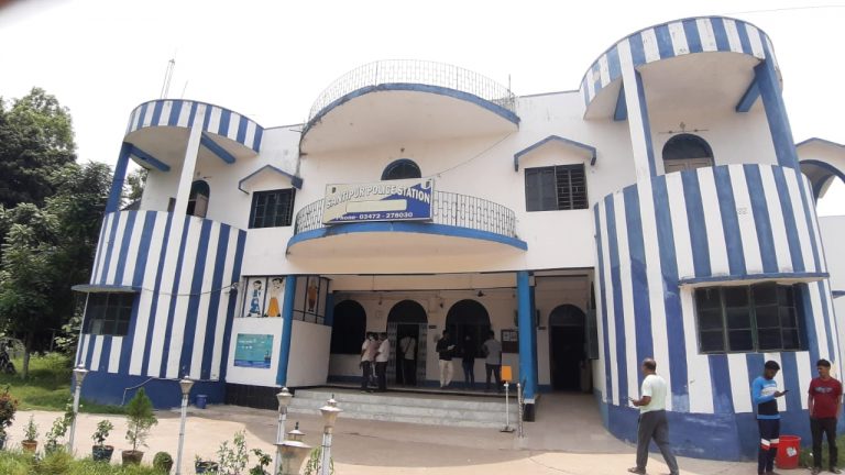 মদ্যপ অবস্থায় এক মহিলাকে ধারালো অস্ত্র দিয়ে কোপ মারার অভিযোগ