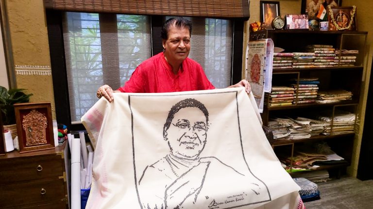 দ্রৌপদী মুর্মুকে শ্রদ্ধা জানাতে তাঁতের শাড়িতে ফুটিয়ে তুললেন তার ছবি