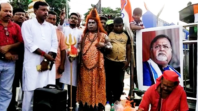 অসুস্থ প্রাক্তন শিক্ষা মন্ত্রী পার্থ চট্টোপাধ্যায়ের আরোগ্য কামনায়, যোগ্য অনুষ্ঠান কংগ্রেসের