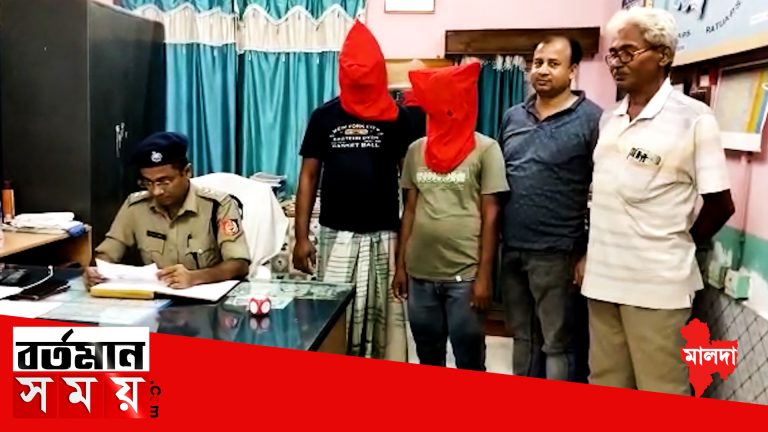 মালদায় পুলিশের জালে ধৃত কুখ্যাত মোটরবাইক পাচারকারী