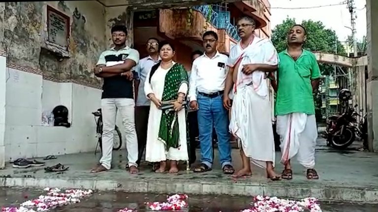 ১৯৯৩ সালের ২১ শে জুলাই আন্দোলনের ওপর পুলিশ গুলিতে নিহত হয়েছিলেন ১৩ জন