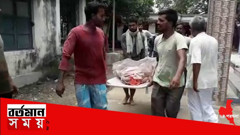 ধর্মতলায় যাওয়ার জন্য রেষারেষি করতে গিয়ে ৪০৭ গাড়ি ধাক্কা মারে এক সাইকেল আরহীকে,মৃত সাইকেল আরোহী