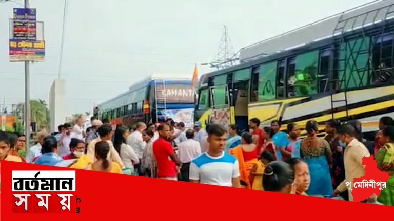 একুশে জুলাই শহীদ দিবস পালনে যোগ দিতে পূর্ব মেদিনীপুর থেকে দলে দলে তৃণমূল কর্মীর সমর্থকদের রওনা।