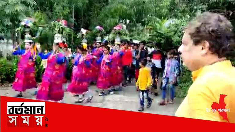 রাষ্ট্রপতি দ্রৌপদী মর্মুকে শুভেচ্ছা জানাতে আদিবাসী মহিলাদের নিয়ে মিছিল বনগাঁ বিজেপির।