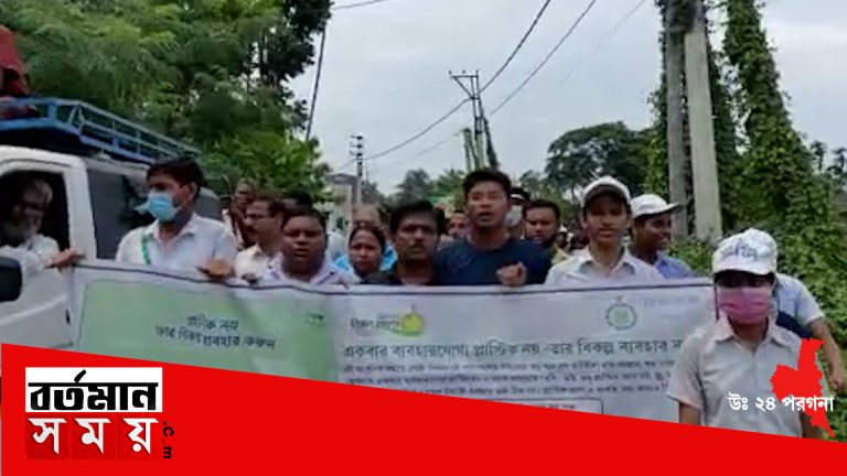 কঠিন বর্জ্য পদার্থ ব্যবহারে সচেতনতা বার্তা নিয়ে পথে ছাত্র-ছাত্রীরা