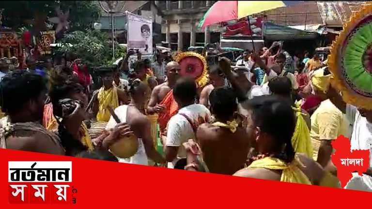 দু’বছর পর মালদা শহরের রাস্তায় গড়ালো রথের চাকা।