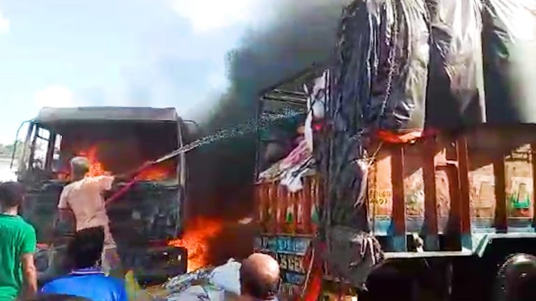 বাংলাদেশের পানামা বন্দরে আগুনে ভস্মীভূত, ভারতীয় পন্য বোঝাই ছয়টি লরি