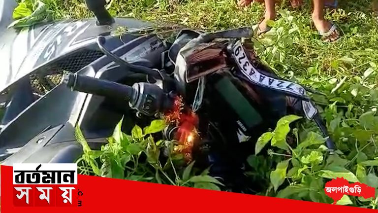 গাড়ির সঙ্গে মোটর বাইকের মুখোমুখি সংঘর্ষ, মৃত বাইক আরোহী।