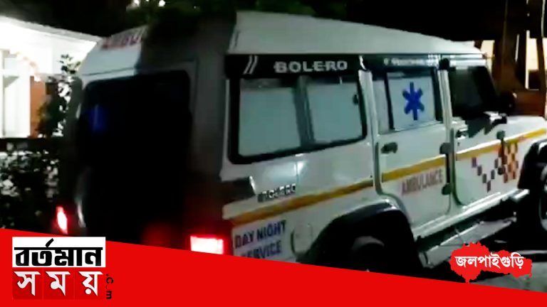 অ্যাম্বুলেন্সে অবৈধ মদ পাচার, বাজেয়াপ্ত বিপুল পরিমাণ মদ