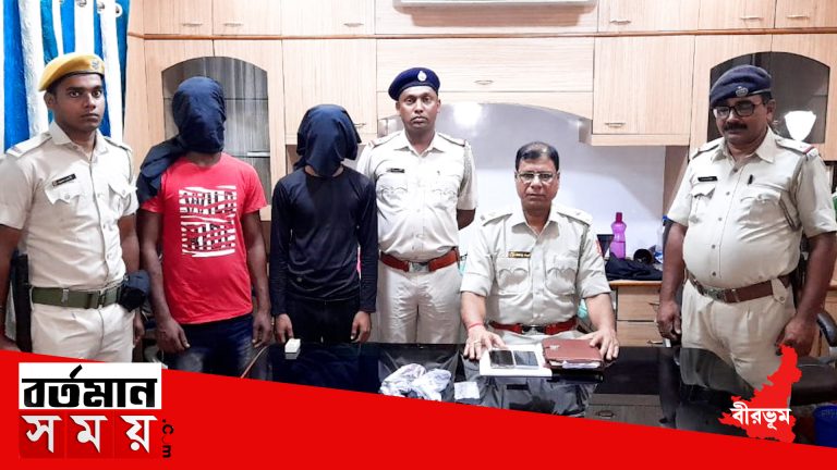 অস্ত্র সহ ২ দুষ্কৃতীকে গ্রেপ্তার করল কাঁকড়তলা থানার পুলিশ