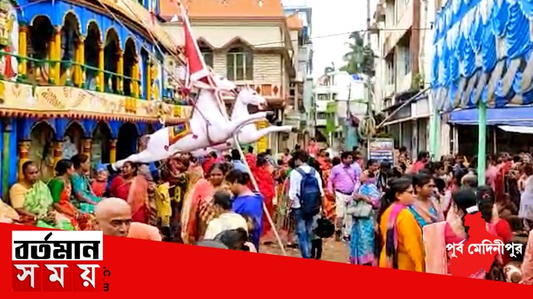 প্রায় ২৫০ বছরের প্রাচীন মহিষদলের রথ।