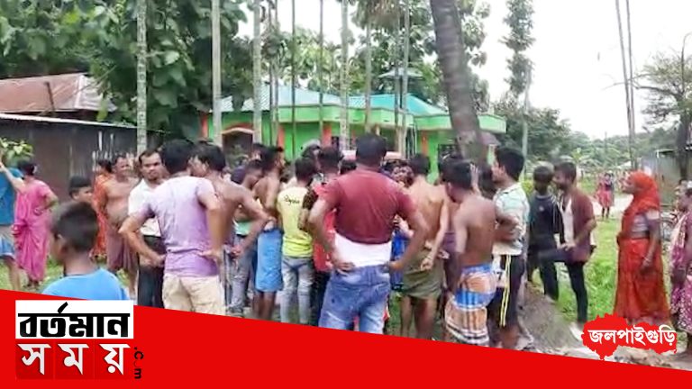 বাড়িতে এসে কবিরাজির নাম করে চুরির অভিযোগে এক ব্যক্তিকে আটকে পুলিশের হাতে তুলে দিল স্থানীয়রা